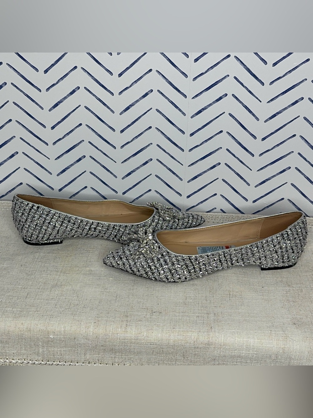 NWT Macy’s On. 34th Silver Pointed Toe Bedazzled Bow Flat Size 9 - Picture 2 of 7